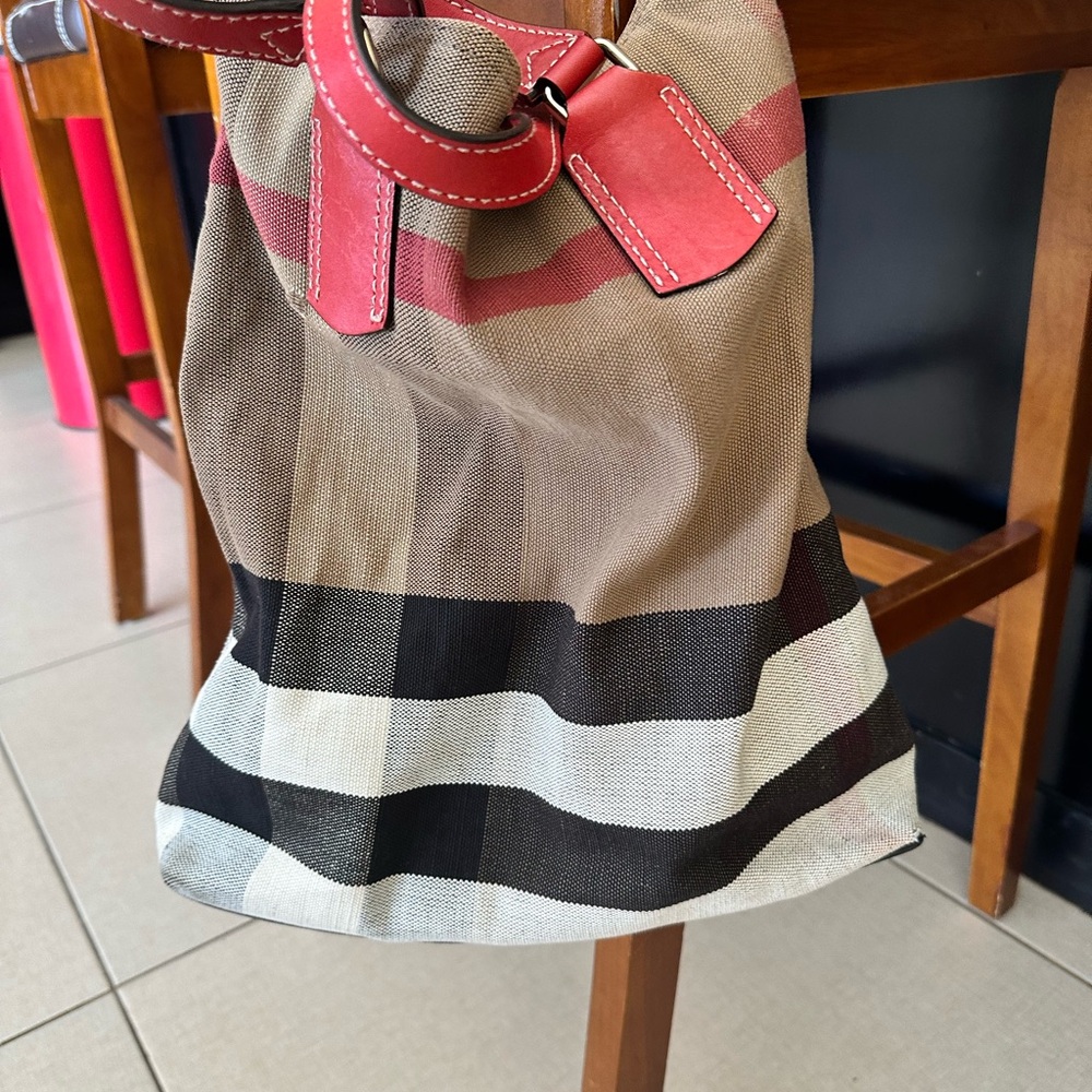 Totes Red and Brown Shoulder Bag with Modern Design Burberry